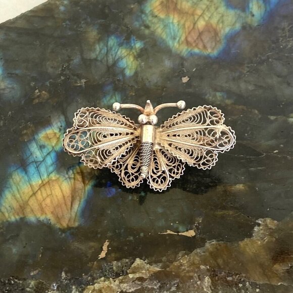 VTG 800 Silver Dainty Spun Silver Butterfly Brooch Pin Insect Brooch - Picture 5 of 14